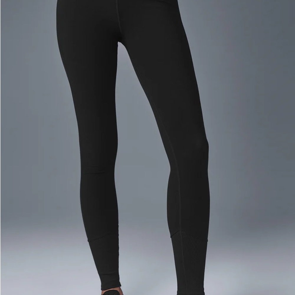 ALO Yoga Classic Black Leggings - Picture 2 of 8